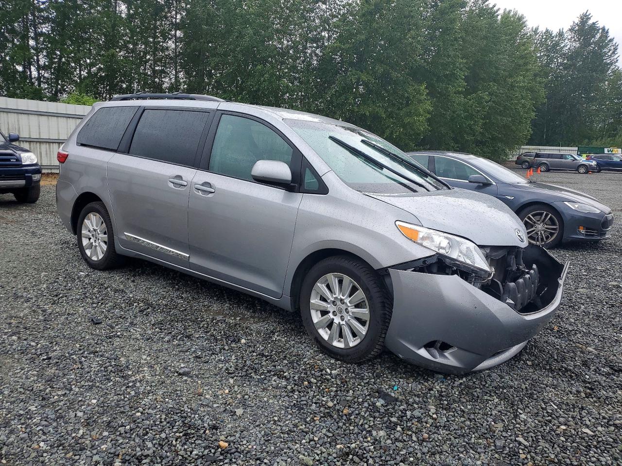 2015 Toyota Sienna Le Silver vin: 5TDJK3DCXFS095080