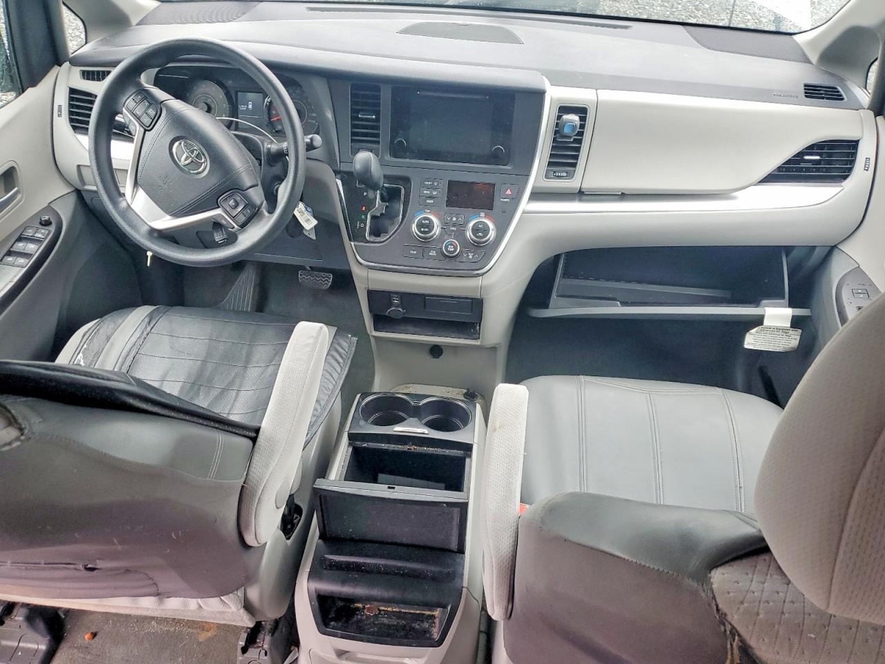 2015 Toyota Sienna Le Silver vin: 5TDJK3DCXFS095080