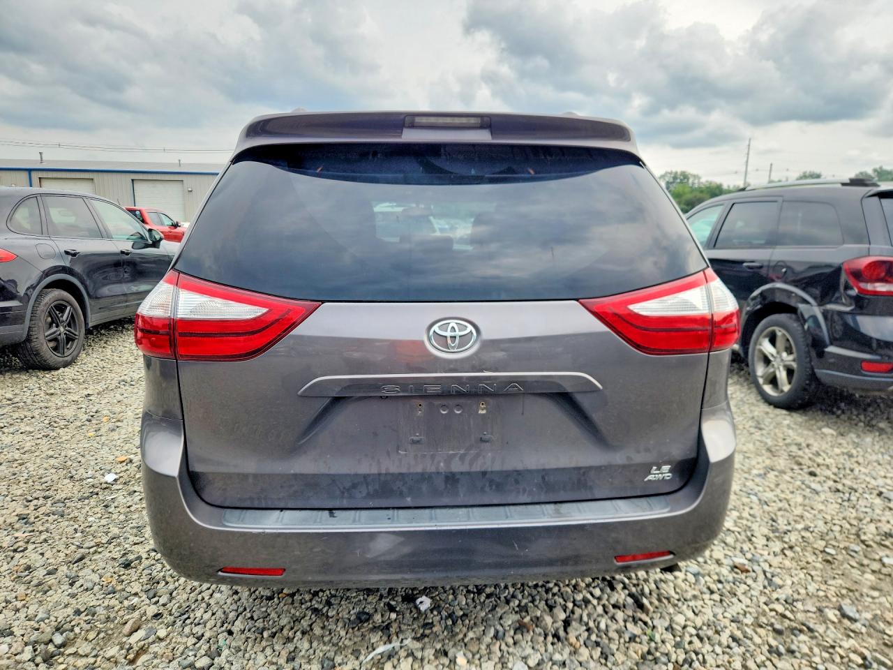 2015 Toyota Sienna Le Gray vin: 5TDJK3DCXFS102058