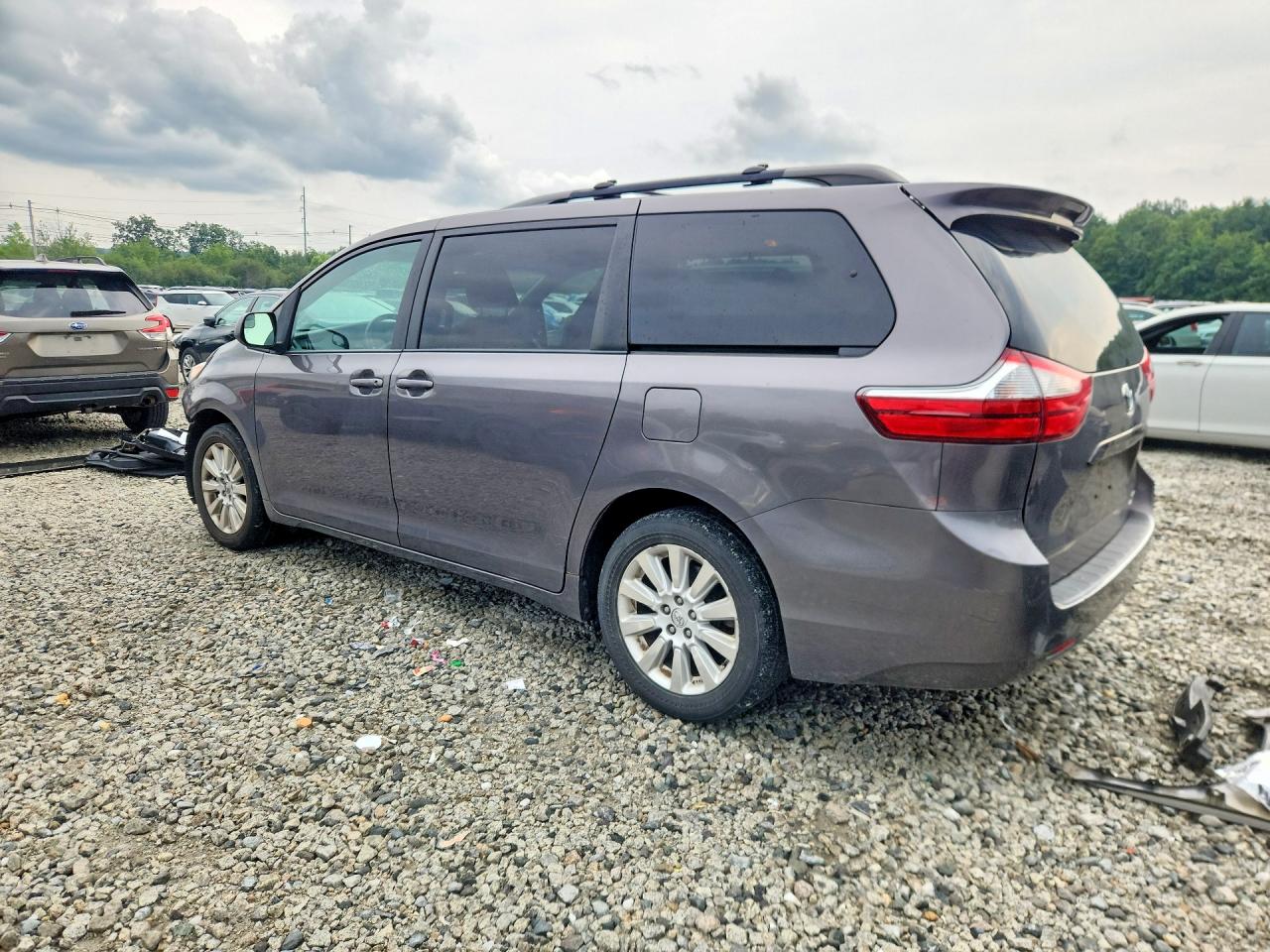 2015 Toyota Sienna Le Gray vin: 5TDJK3DCXFS102058