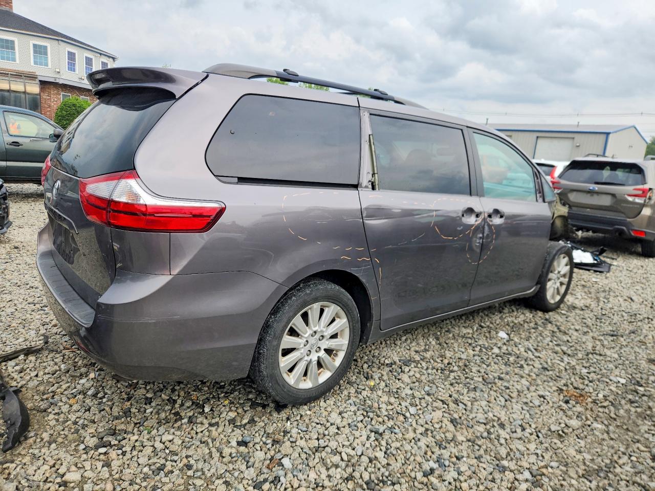 2015 Toyota Sienna Le Gray vin: 5TDJK3DCXFS102058