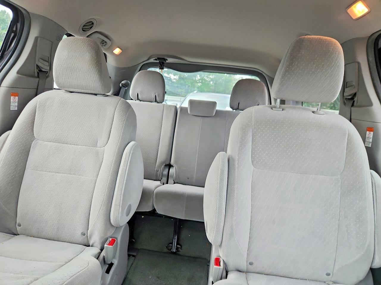 2015 Toyota Sienna Le Gray vin: 5TDJK3DCXFS102058