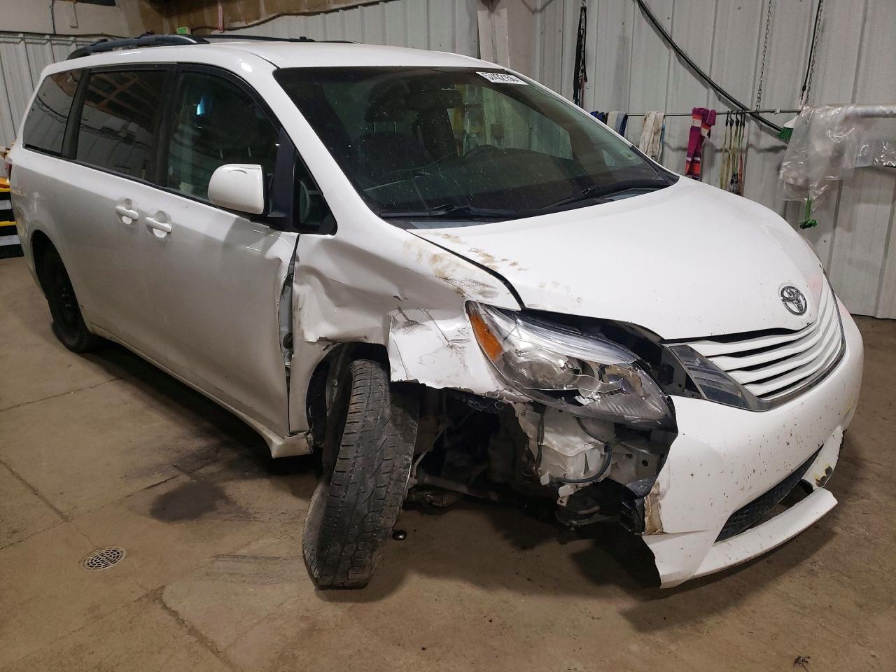 2015 Toyota Sienna Le White vin: 5TDJK3DCXFS105770