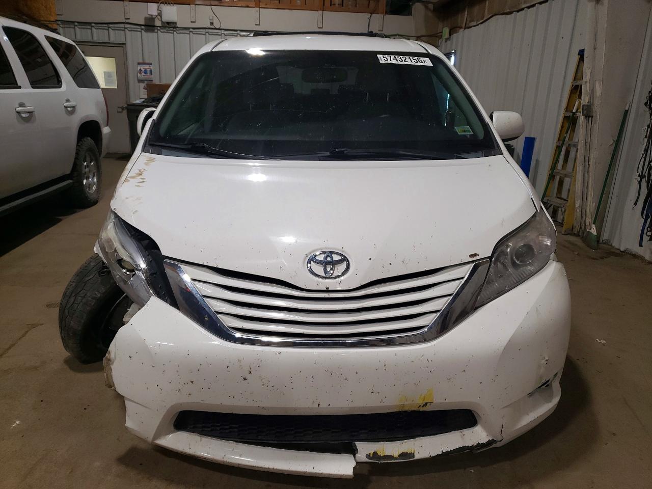 2015 Toyota Sienna Le White vin: 5TDJK3DCXFS105770