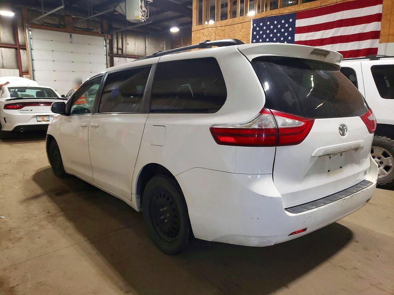 2015 Toyota Sienna Le White vin: 5TDJK3DCXFS105770