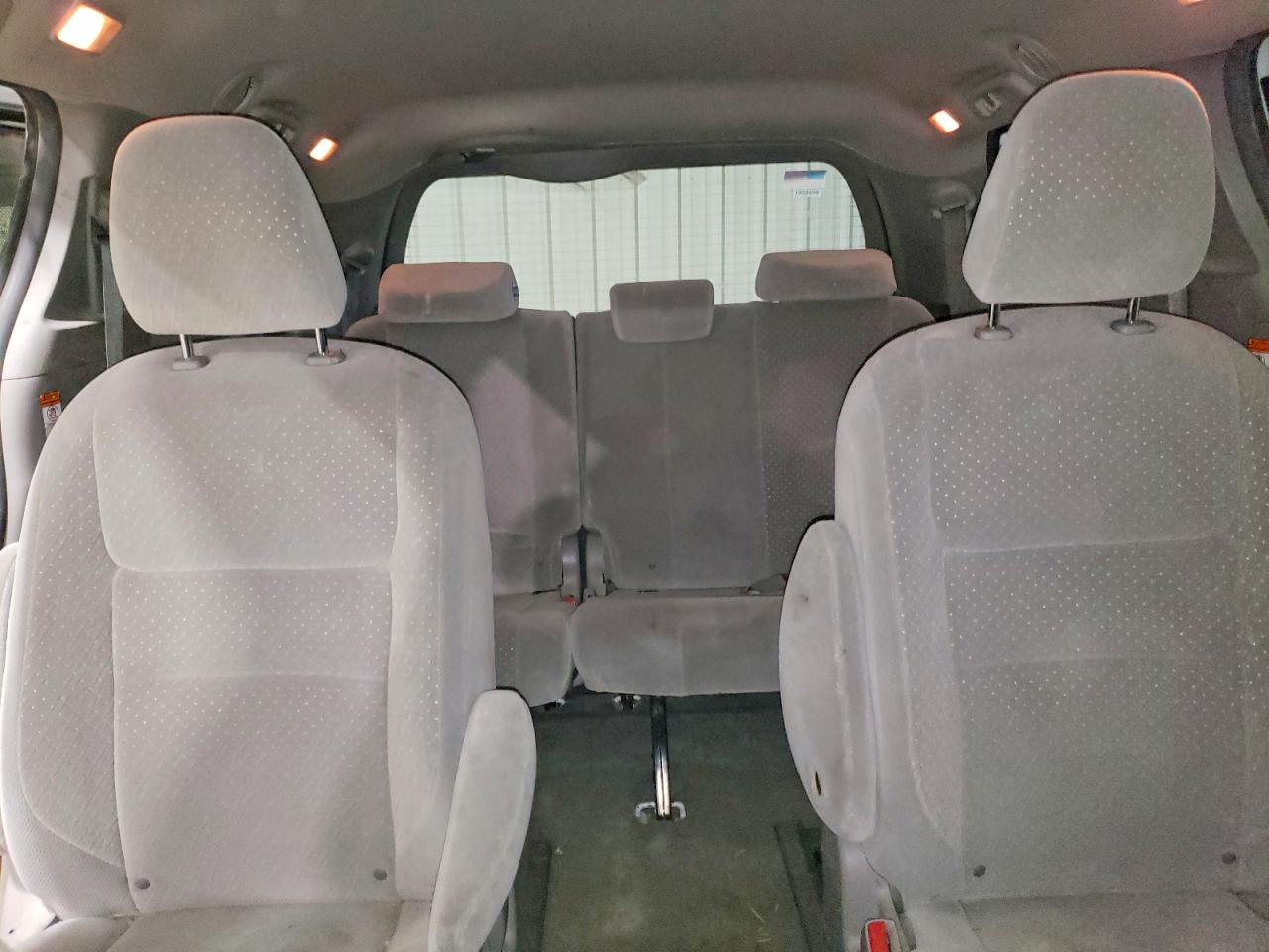 2015 Toyota Sienna Le White vin: 5TDJK3DCXFS105770