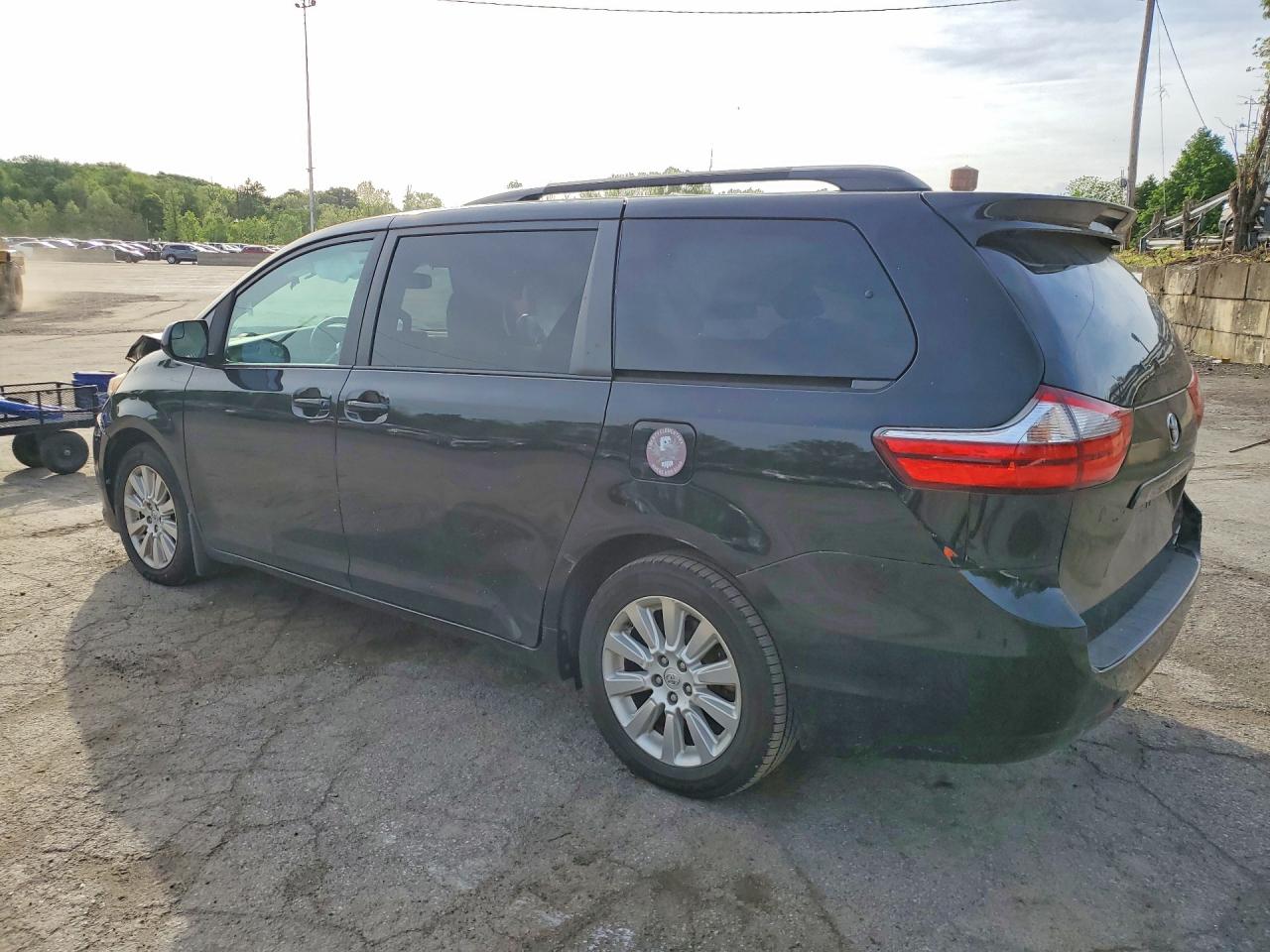 2015 Toyota Sienna Le Black vin: 5TDJK3DCXFS114811
