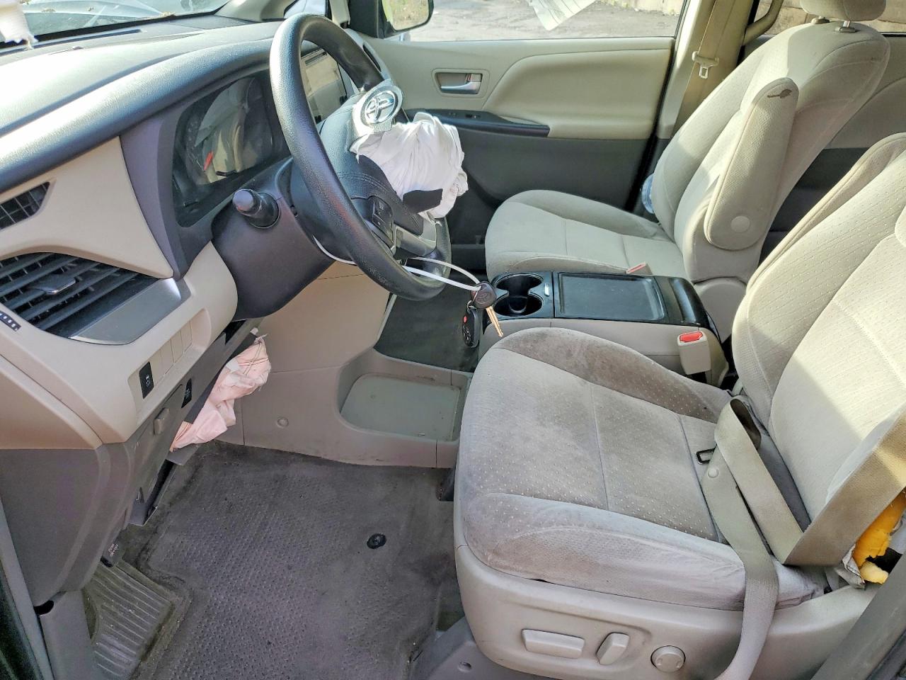 2015 Toyota Sienna Le Black vin: 5TDJK3DCXFS114811