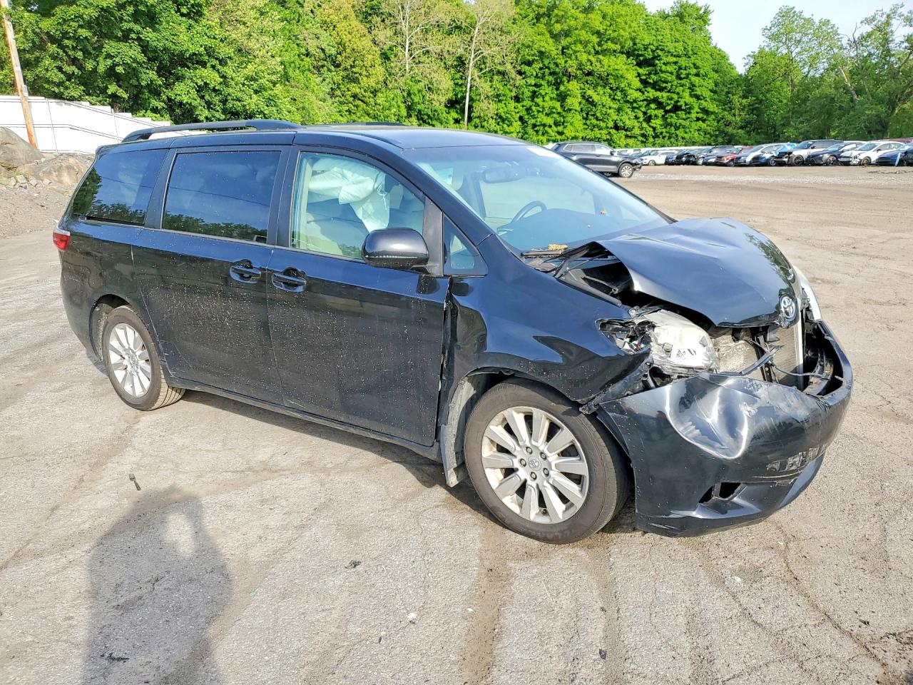 2015 Toyota Sienna Le Black vin: 5TDJK3DCXFS114811