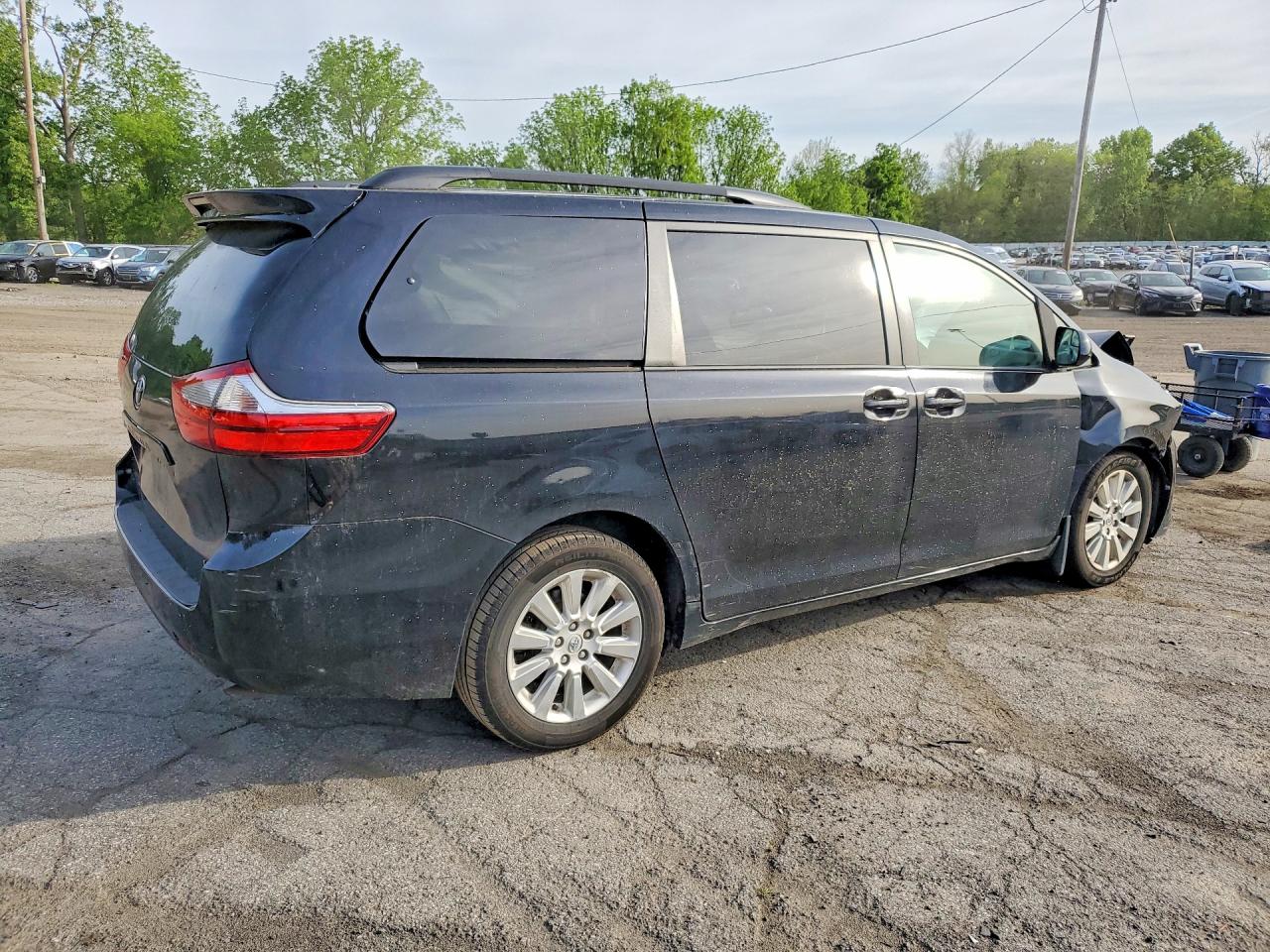 2015 Toyota Sienna Le Black vin: 5TDJK3DCXFS114811