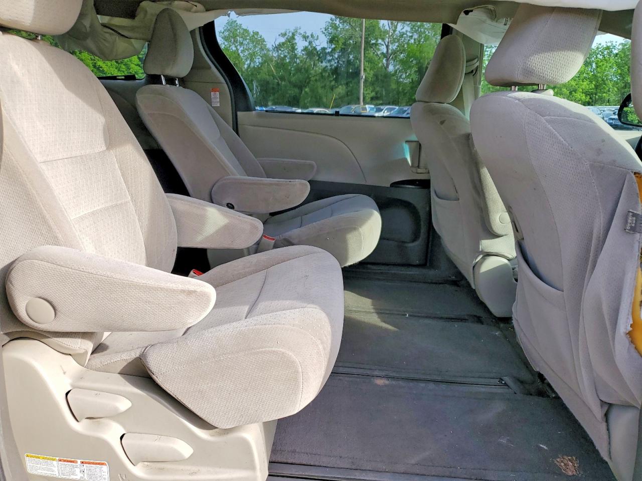 2015 Toyota Sienna Le Black vin: 5TDJK3DCXFS114811