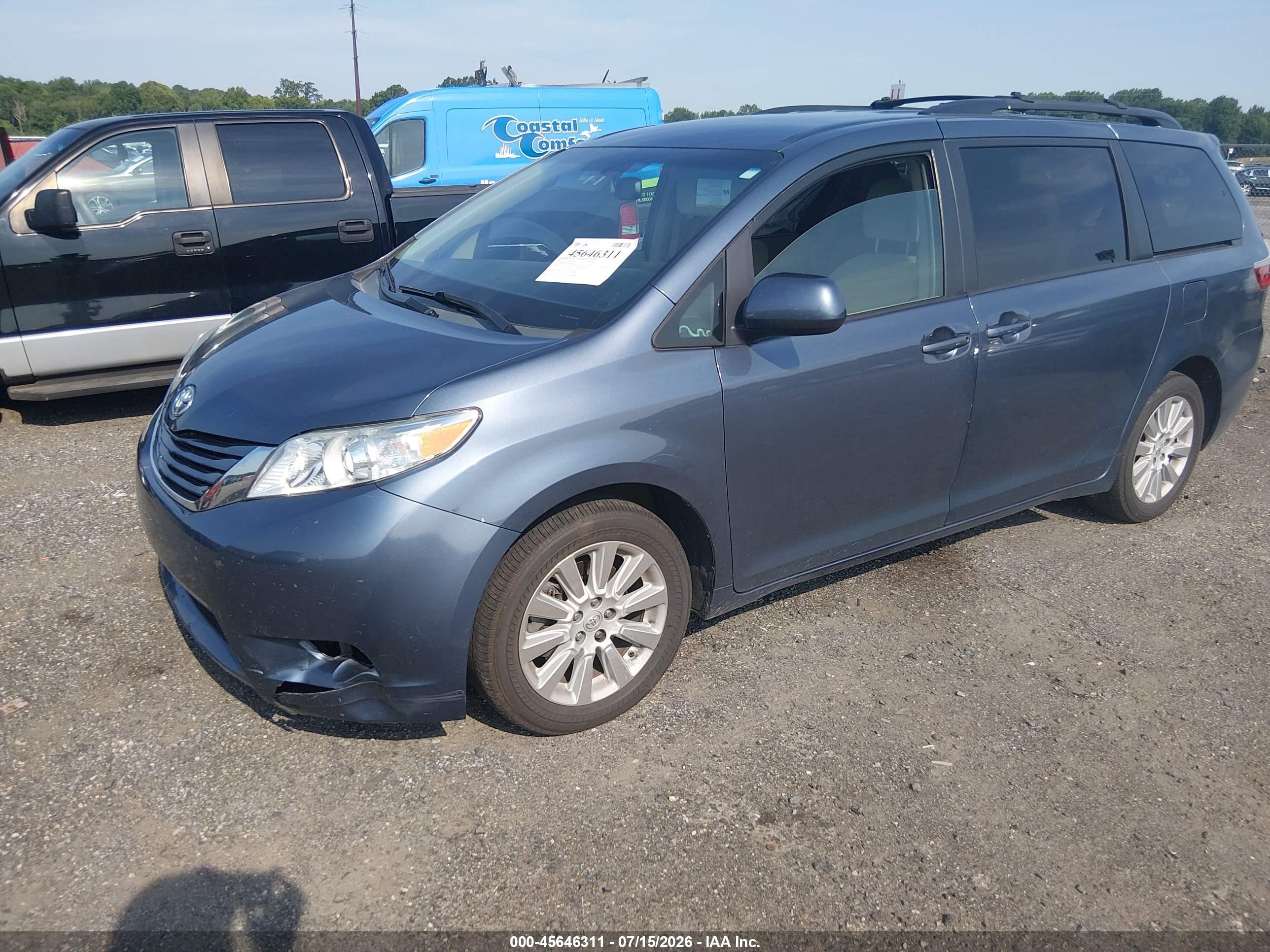 2015 Toyota Sienna Le 7 Passenger Blue vin: 5TDJK3DCXFS126022