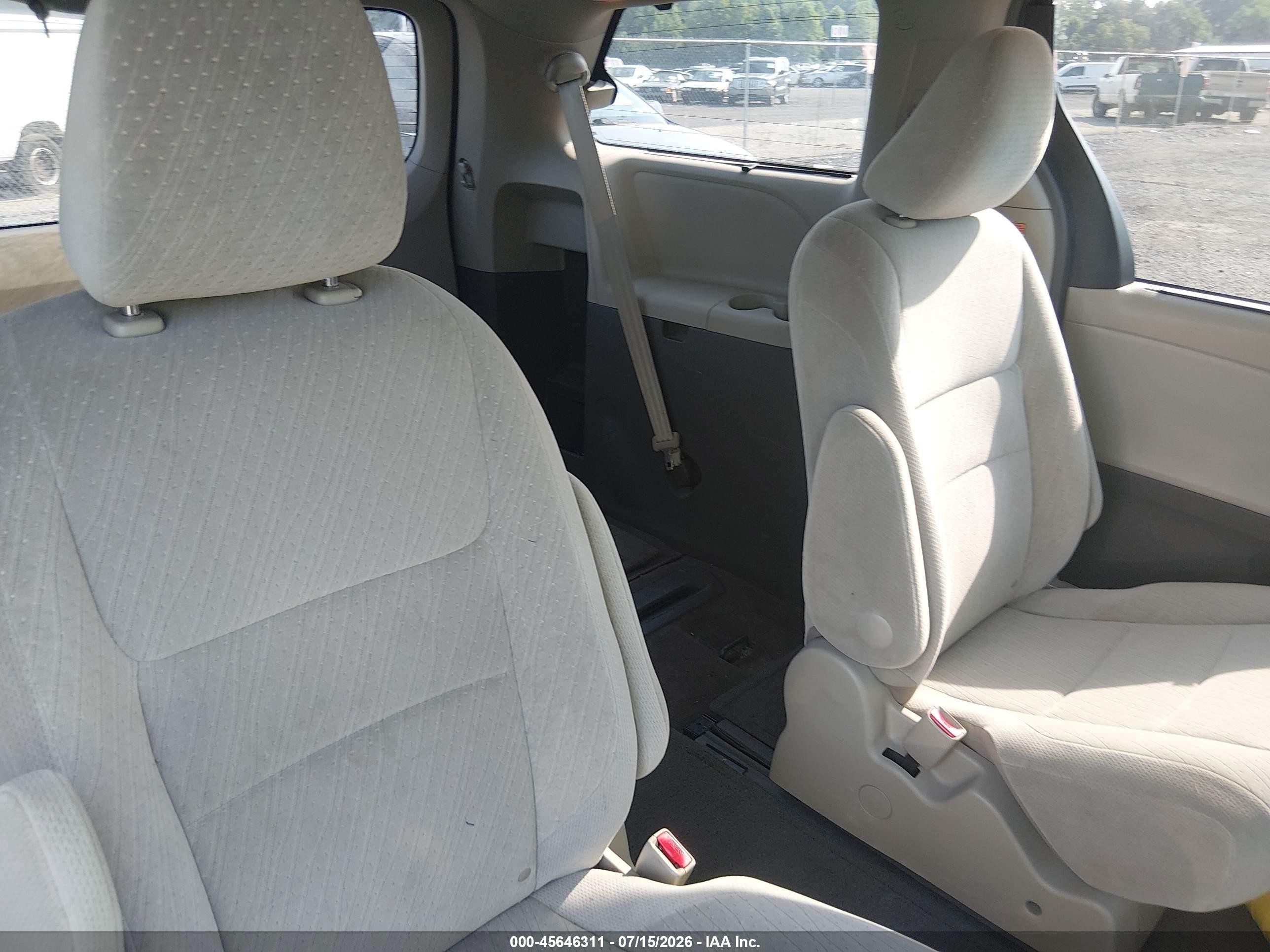 2015 Toyota Sienna Le 7 Passenger Blue vin: 5TDJK3DCXFS126022