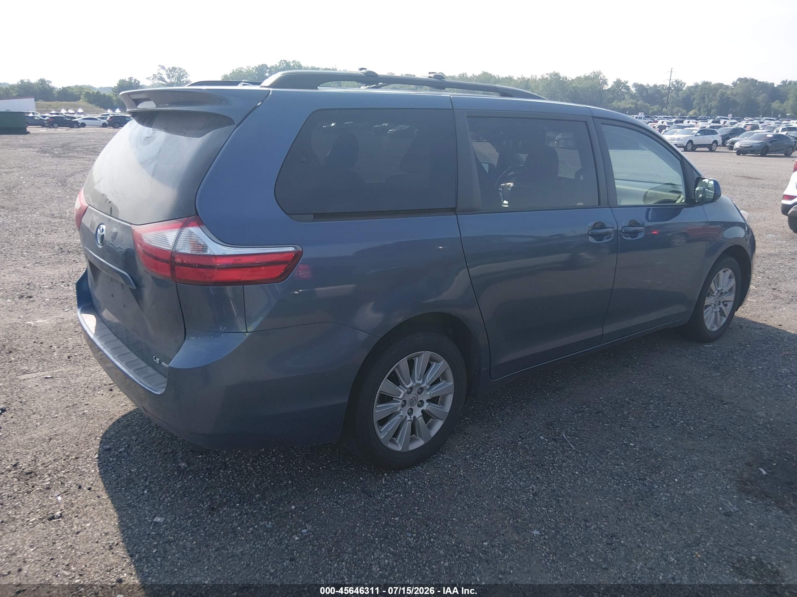 2015 Toyota Sienna Le 7 Passenger Blue vin: 5TDJK3DCXFS126022