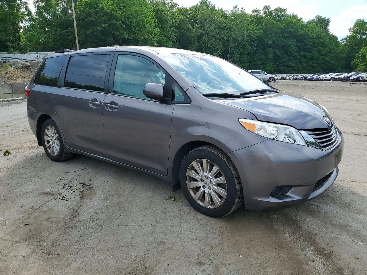 2015 Toyota Sienna Le Серый vin: 5TDJK3DCXFS127171