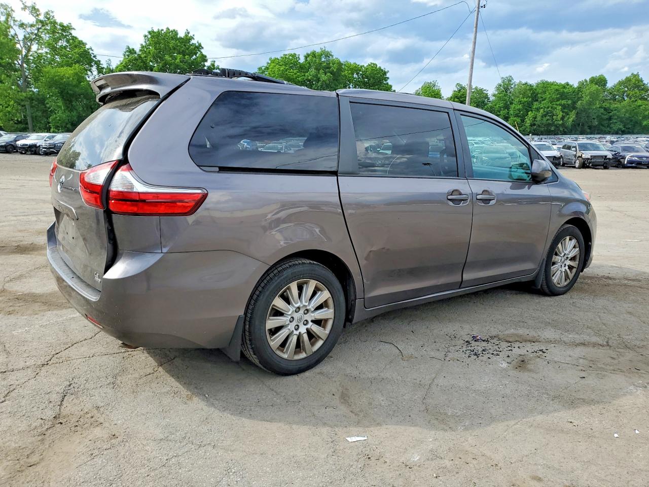 2015 Toyota Sienna Le Серый vin: 5TDJK3DCXFS127171
