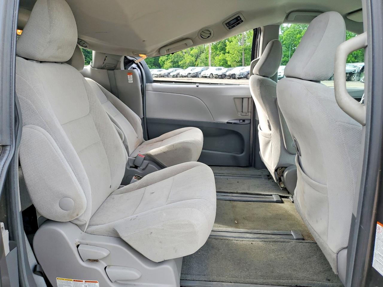 2015 Toyota Sienna Le Серый vin: 5TDJK3DCXFS127171