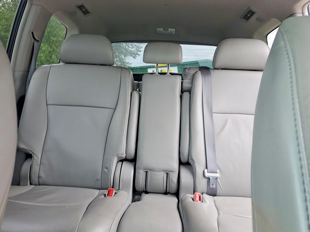 2010 Toyota Highlander Se Silver vin: 5TDJK3EH6AS036577