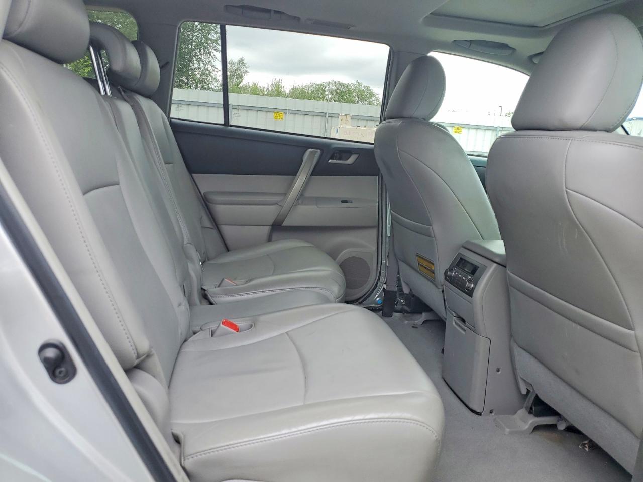 2010 Toyota Highlander Se Silver vin: 5TDJK3EH6AS036577