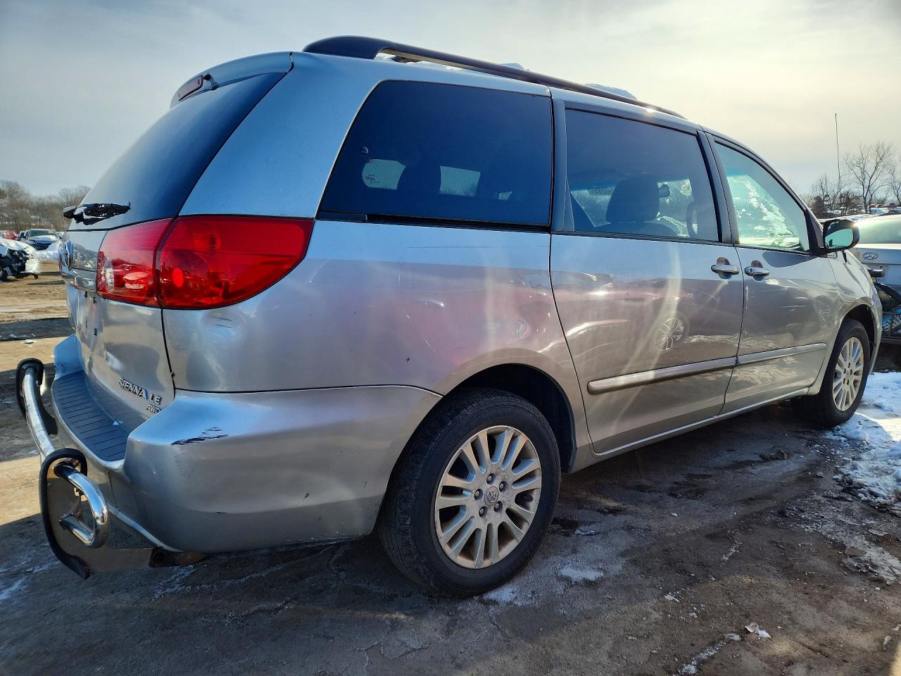 2010 Toyota Sienna Le Gray vin: 5TDJK4CC0AS028200