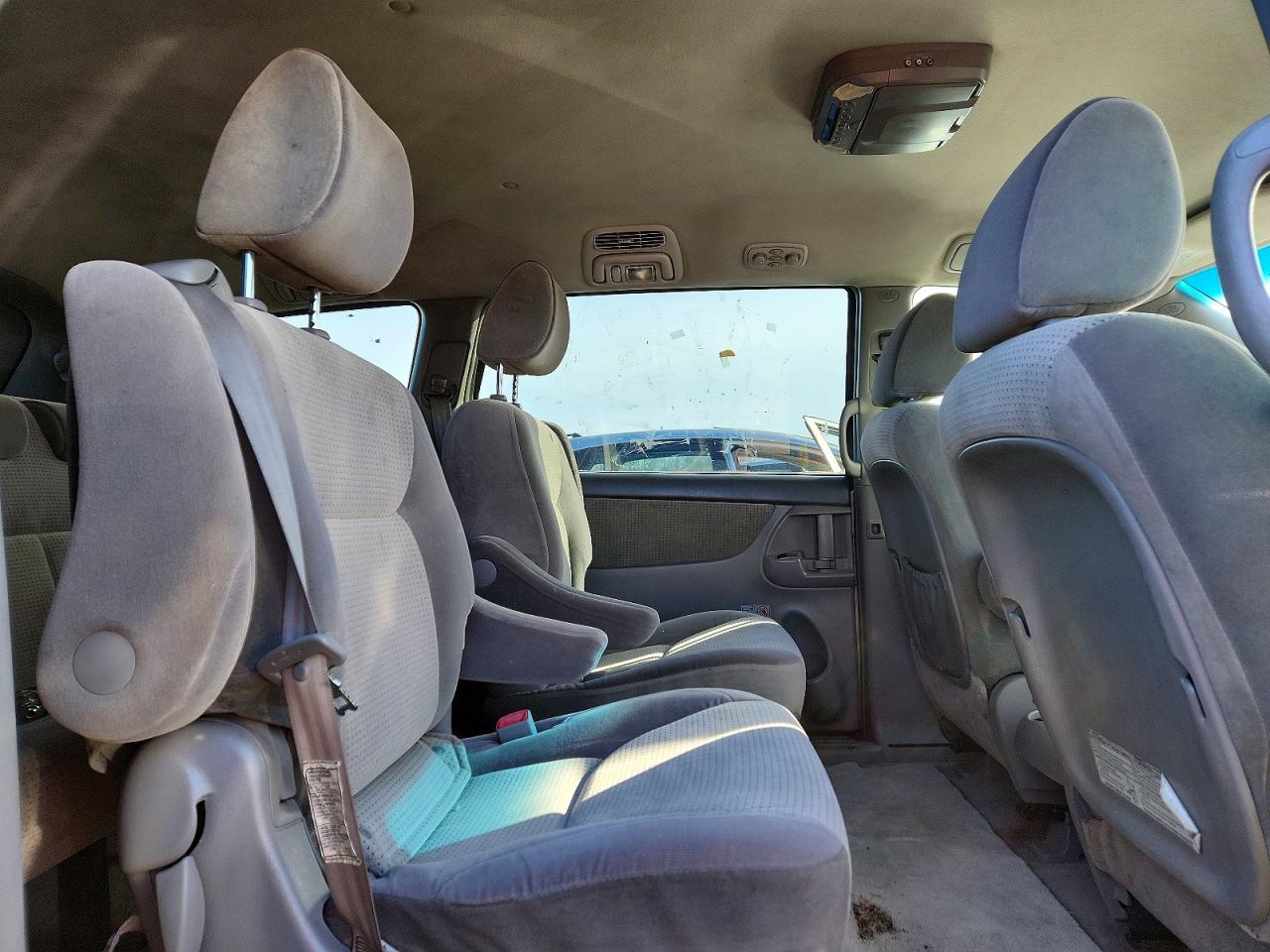 2010 Toyota Sienna Le Gray vin: 5TDJK4CC0AS028200