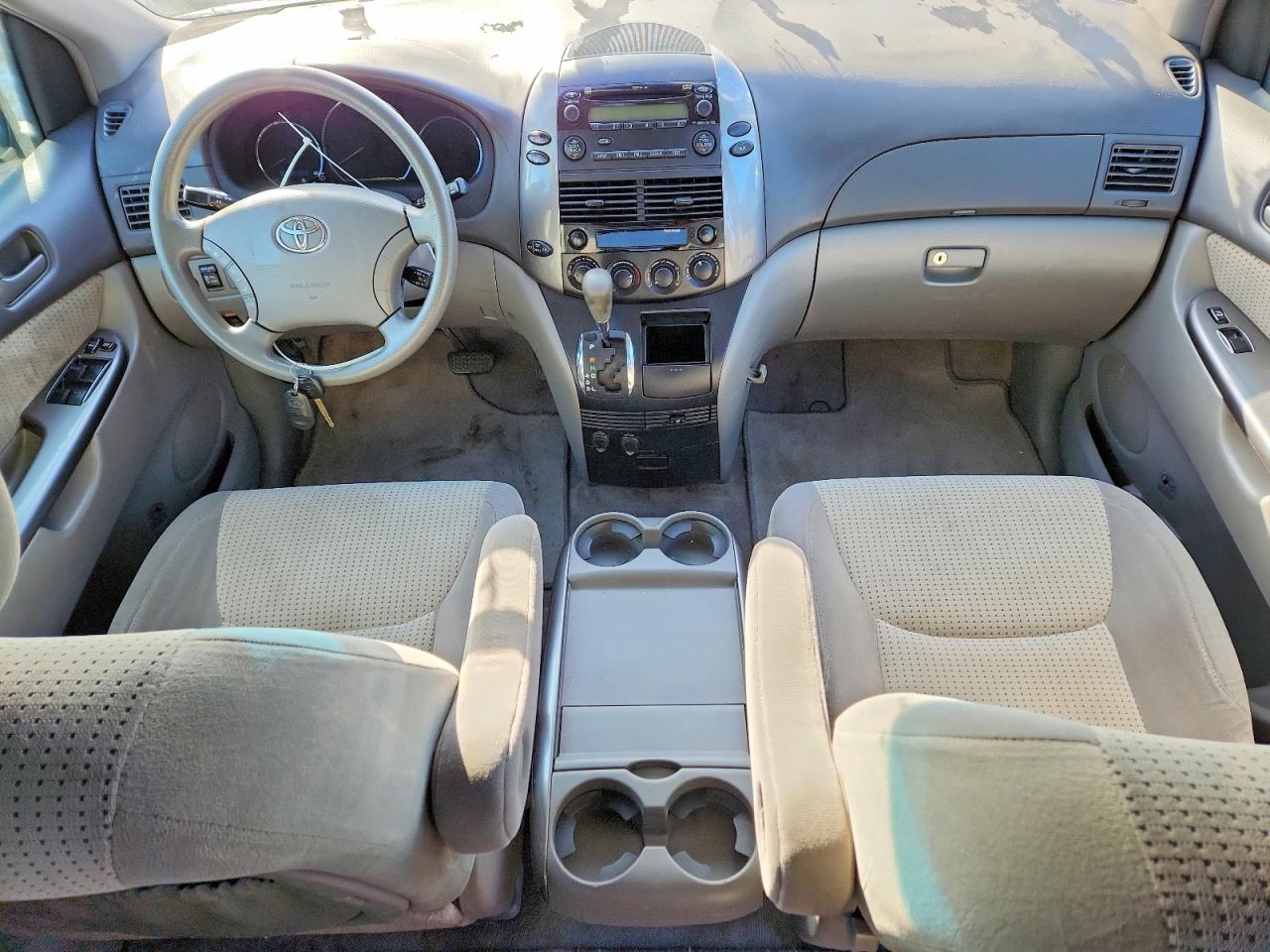 2010 Toyota Sienna Le Gray vin: 5TDJK4CC0AS028200