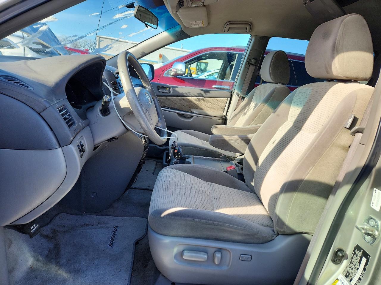 2010 Toyota Sienna Le Gray vin: 5TDJK4CC0AS028200