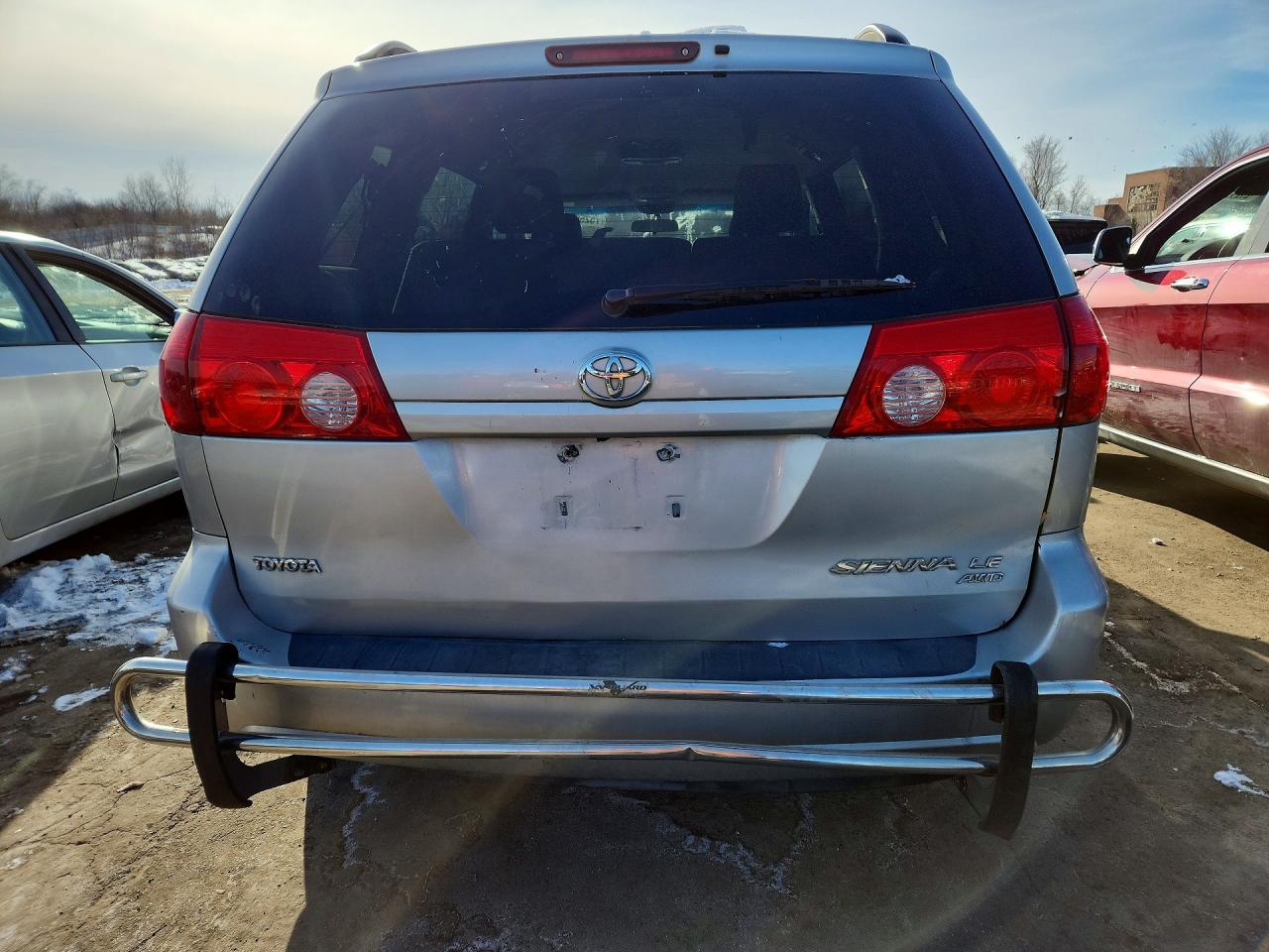 2010 Toyota Sienna Le Gray vin: 5TDJK4CC0AS028200