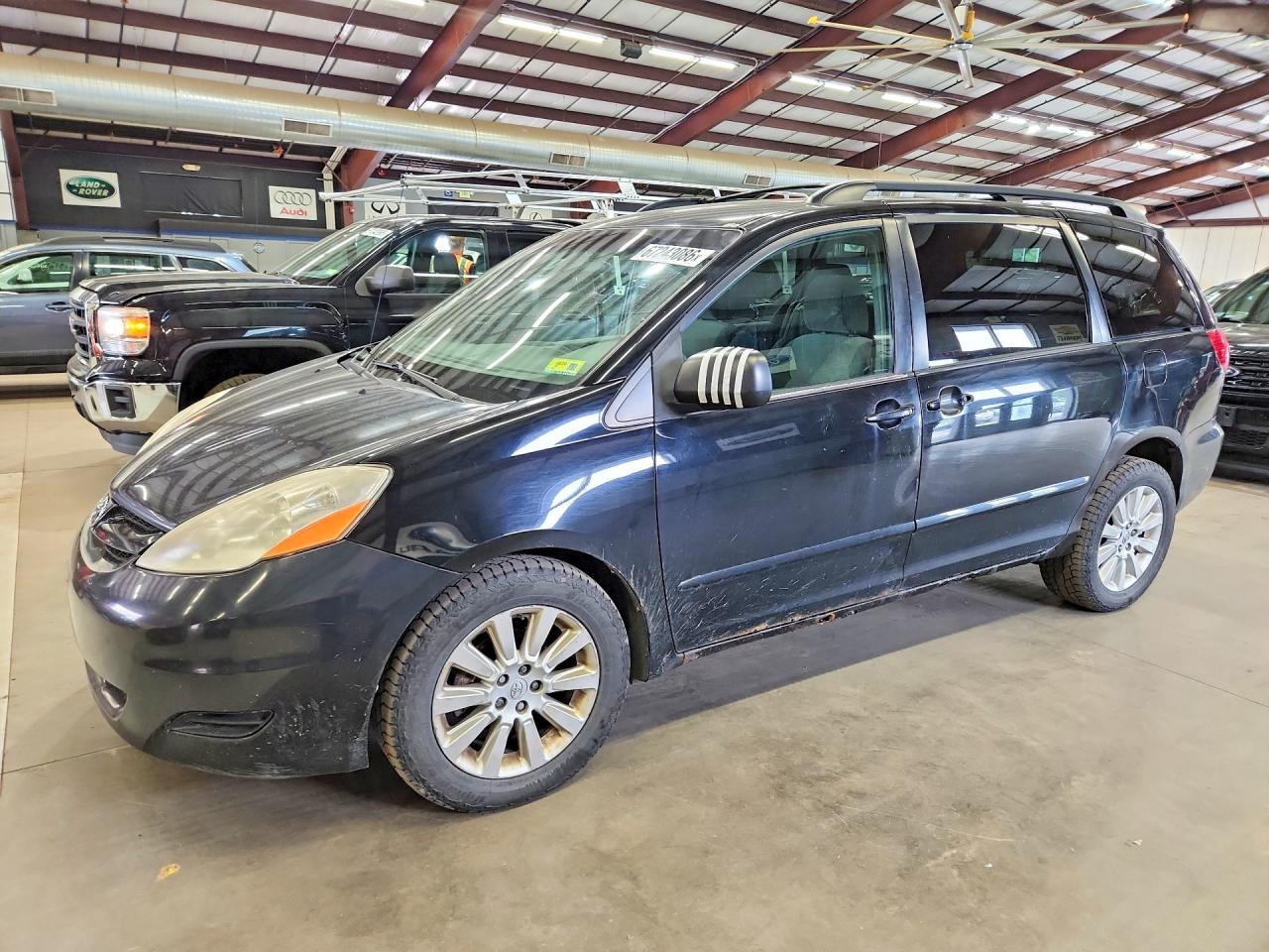 2010 Toyota Sienna Le Black vin: 5TDJK4CC0AS033834