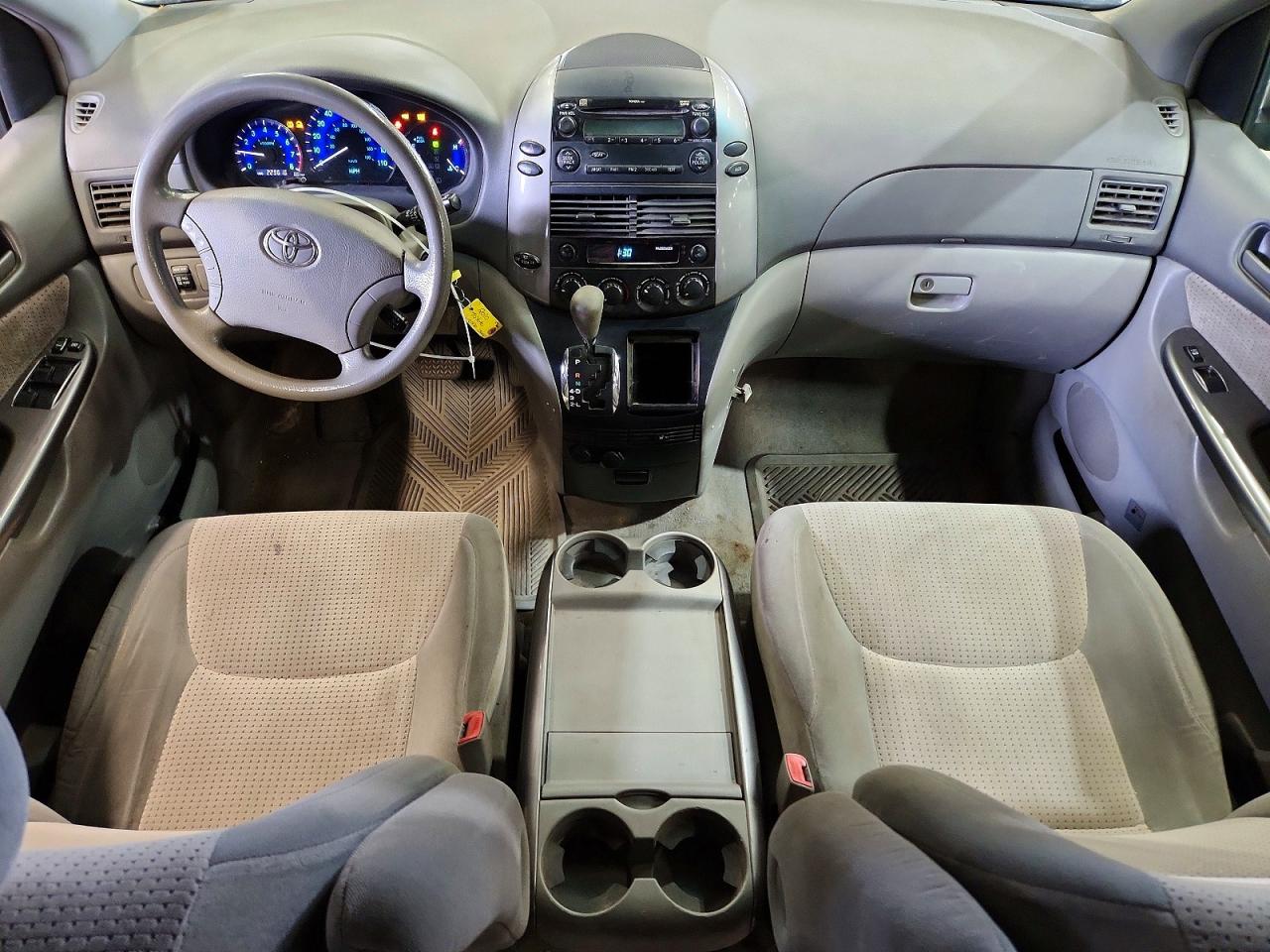 2010 Toyota Sienna Le Black vin: 5TDJK4CC0AS033834