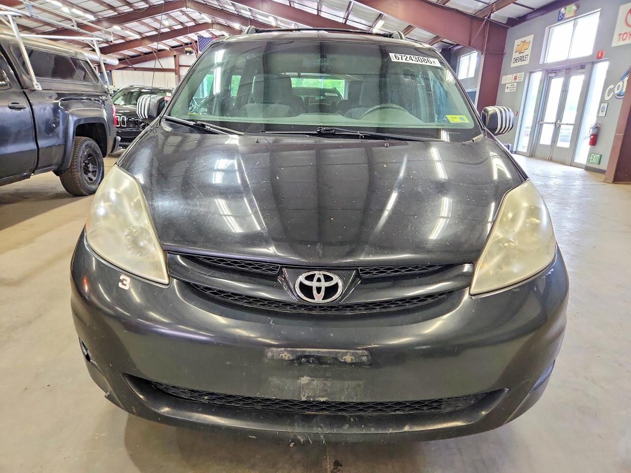 2010 Toyota Sienna Le Black vin: 5TDJK4CC0AS033834