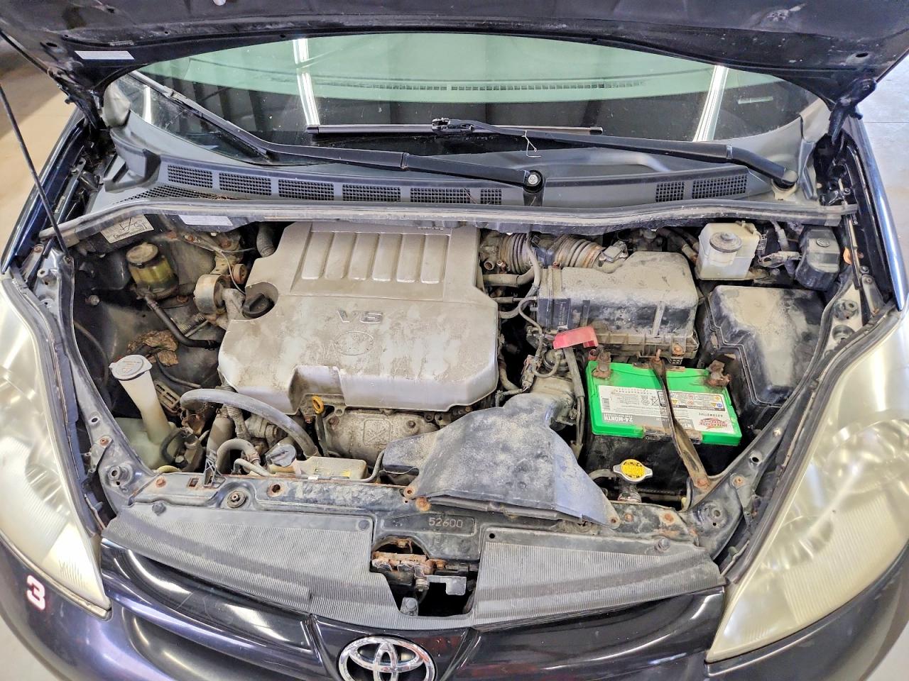 2010 Toyota Sienna Le Black vin: 5TDJK4CC0AS033834