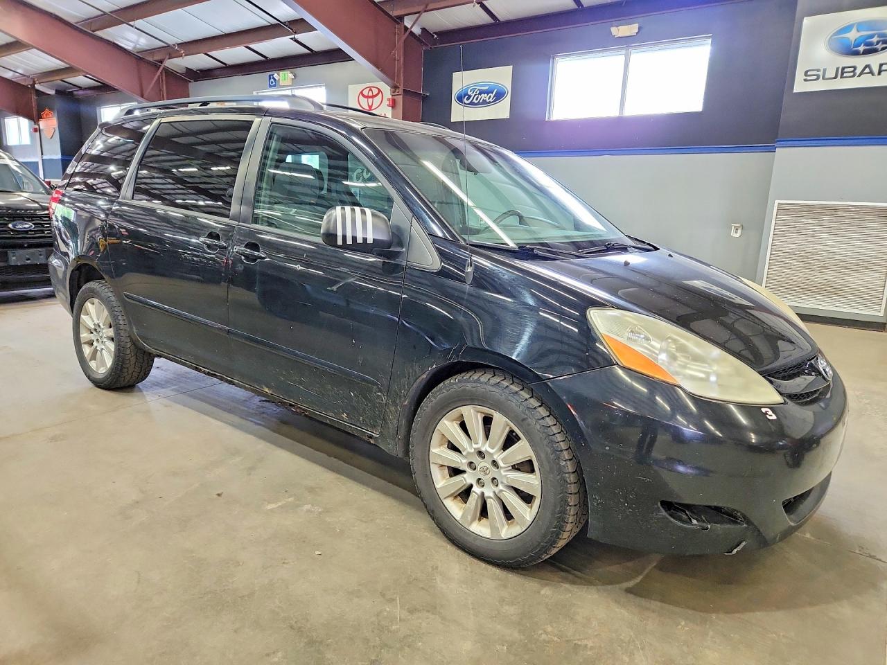 2010 Toyota Sienna Le Black vin: 5TDJK4CC0AS033834