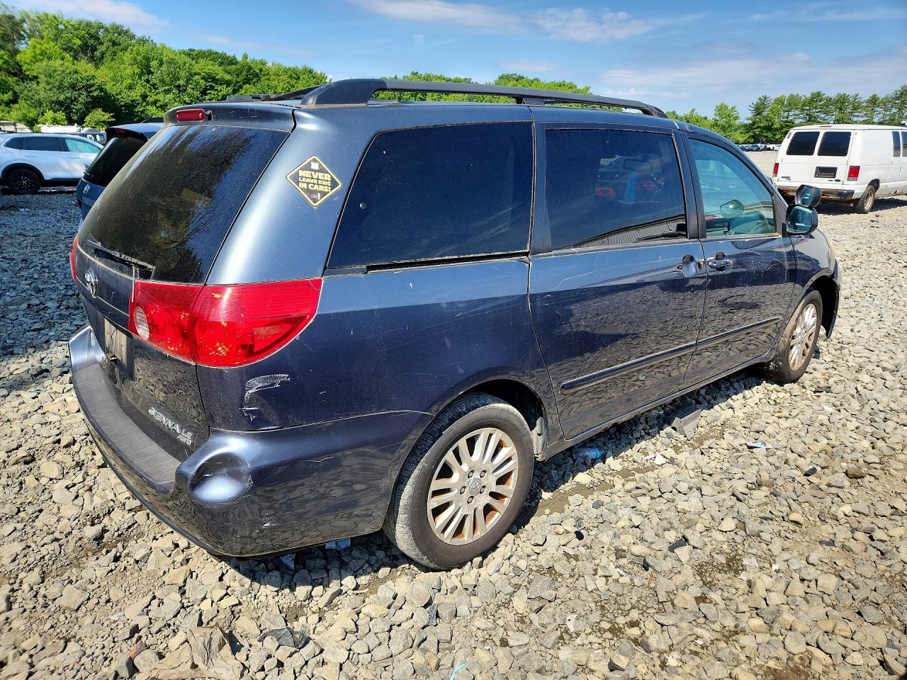 2010 Toyota Sienna Le Blue vin: 5TDJK4CC1AS029839
