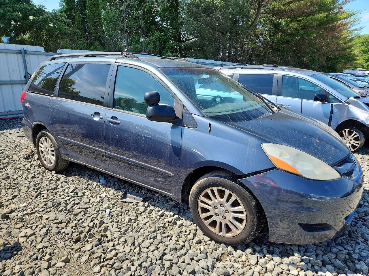 2010 Toyota Sienna Le Blue vin: 5TDJK4CC1AS029839