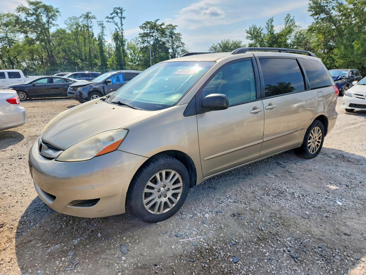 2010 Toyota Sienna Le Tan vin: 5TDJK4CC4AS033920