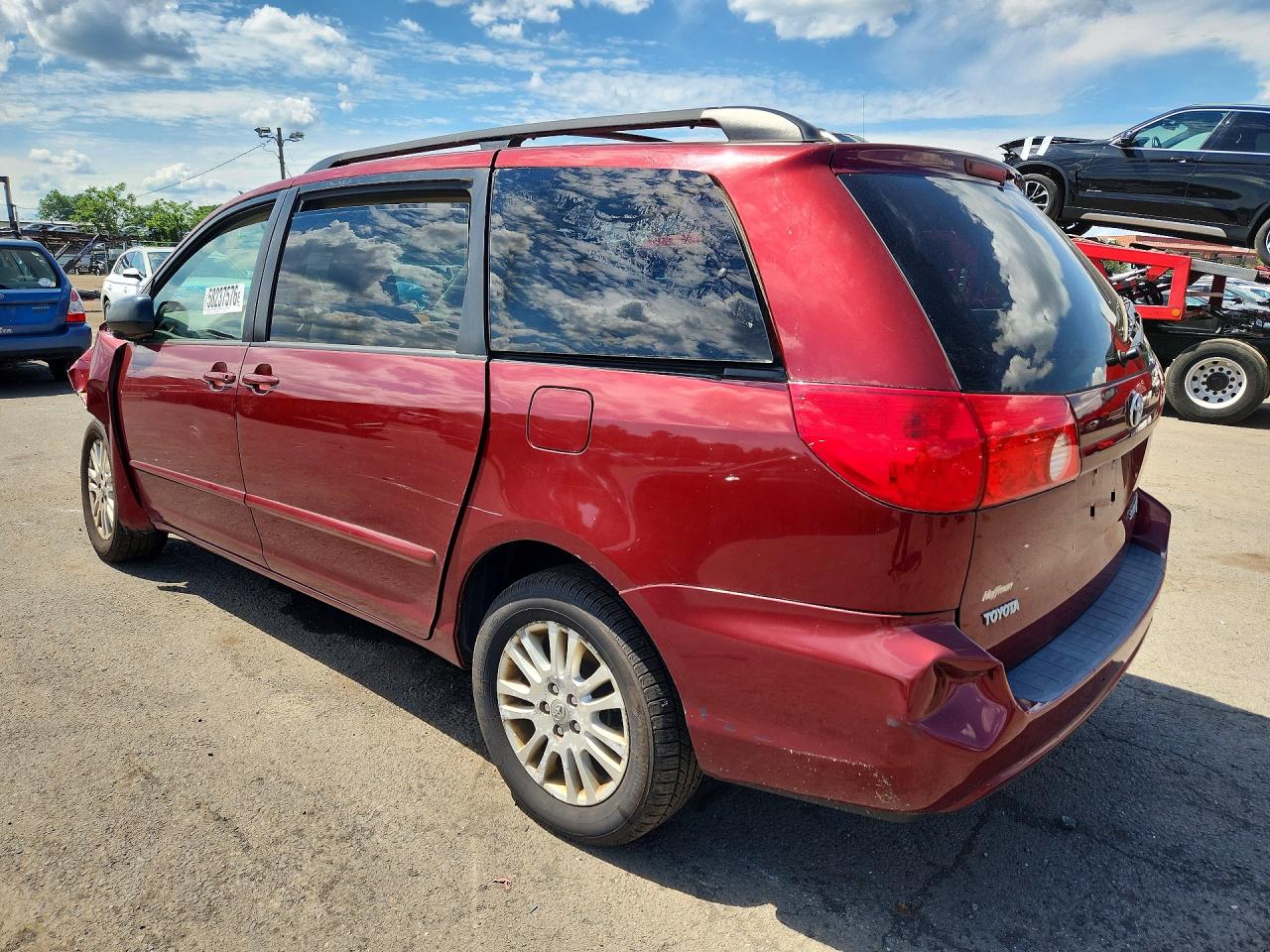 2010 Toyota Sienna Le Красный vin: 5TDJK4CC5AS029522