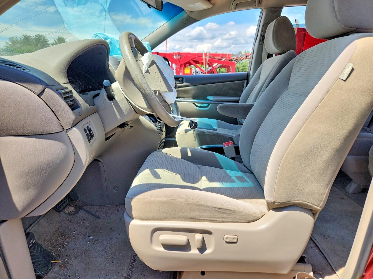 2010 Toyota Sienna Le Красный vin: 5TDJK4CC5AS029522