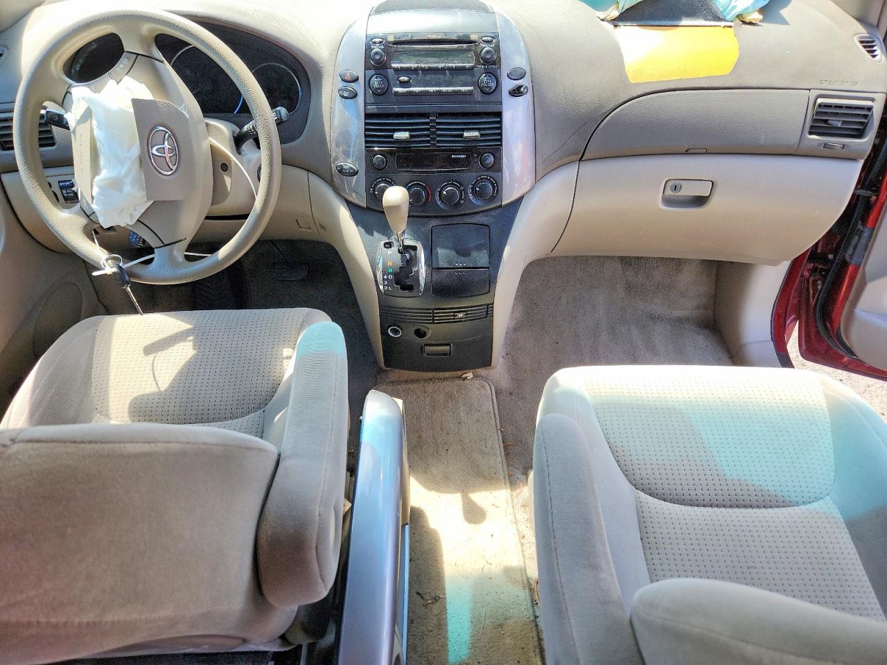 2010 Toyota Sienna Le Красный vin: 5TDJK4CC5AS029522