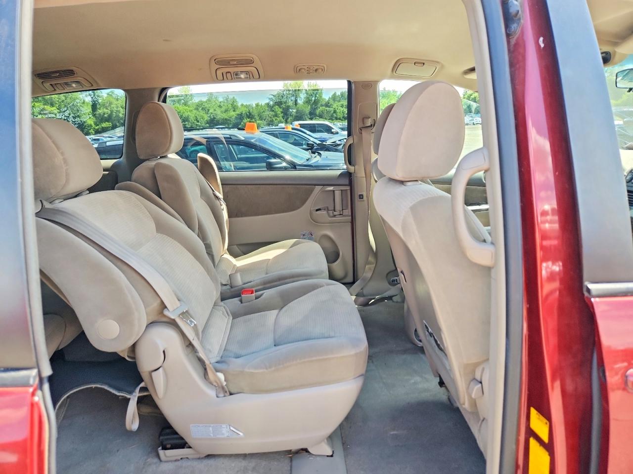 2010 Toyota Sienna Le Красный vin: 5TDJK4CC5AS029522
