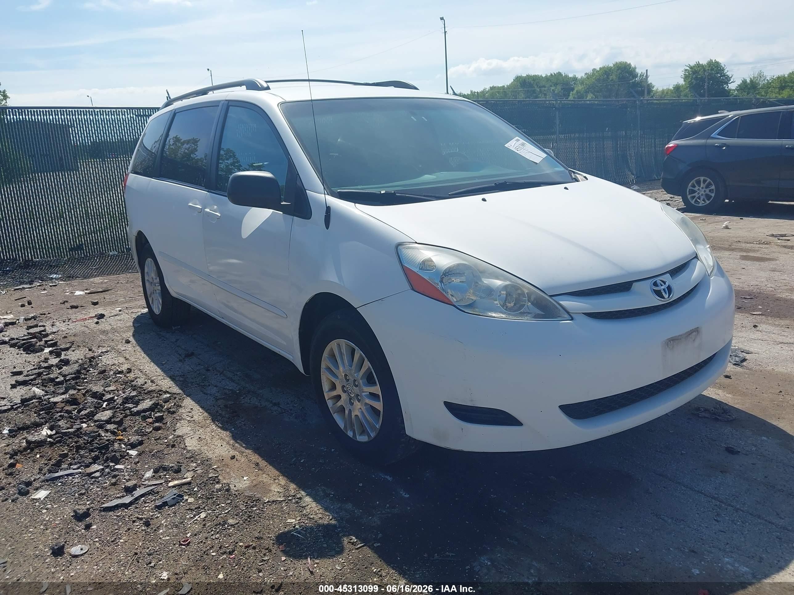 2010 Toyota Sienna Le White vin: 5TDJK4CCXAS033694