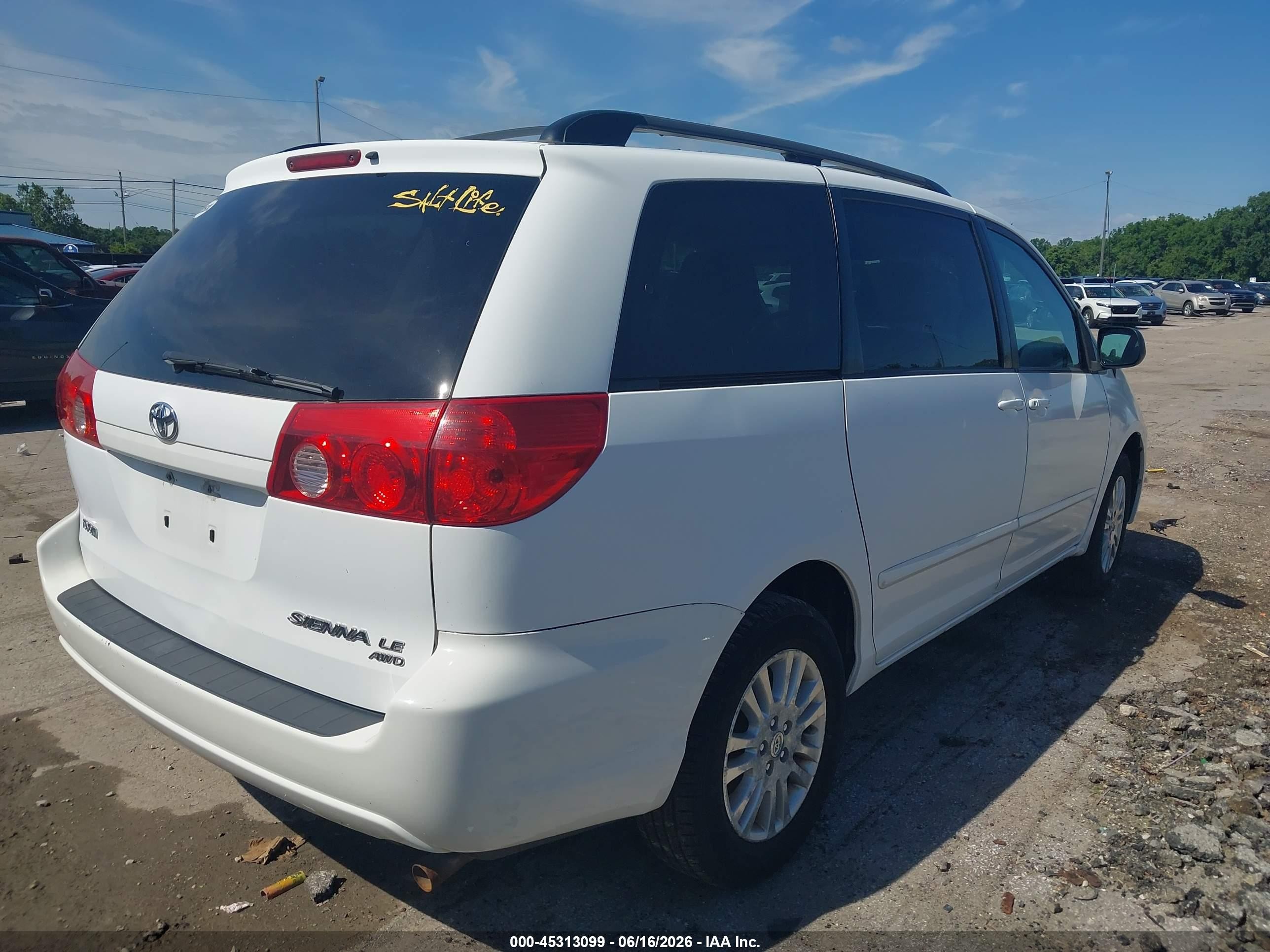2010 Toyota Sienna Le White vin: 5TDJK4CCXAS033694