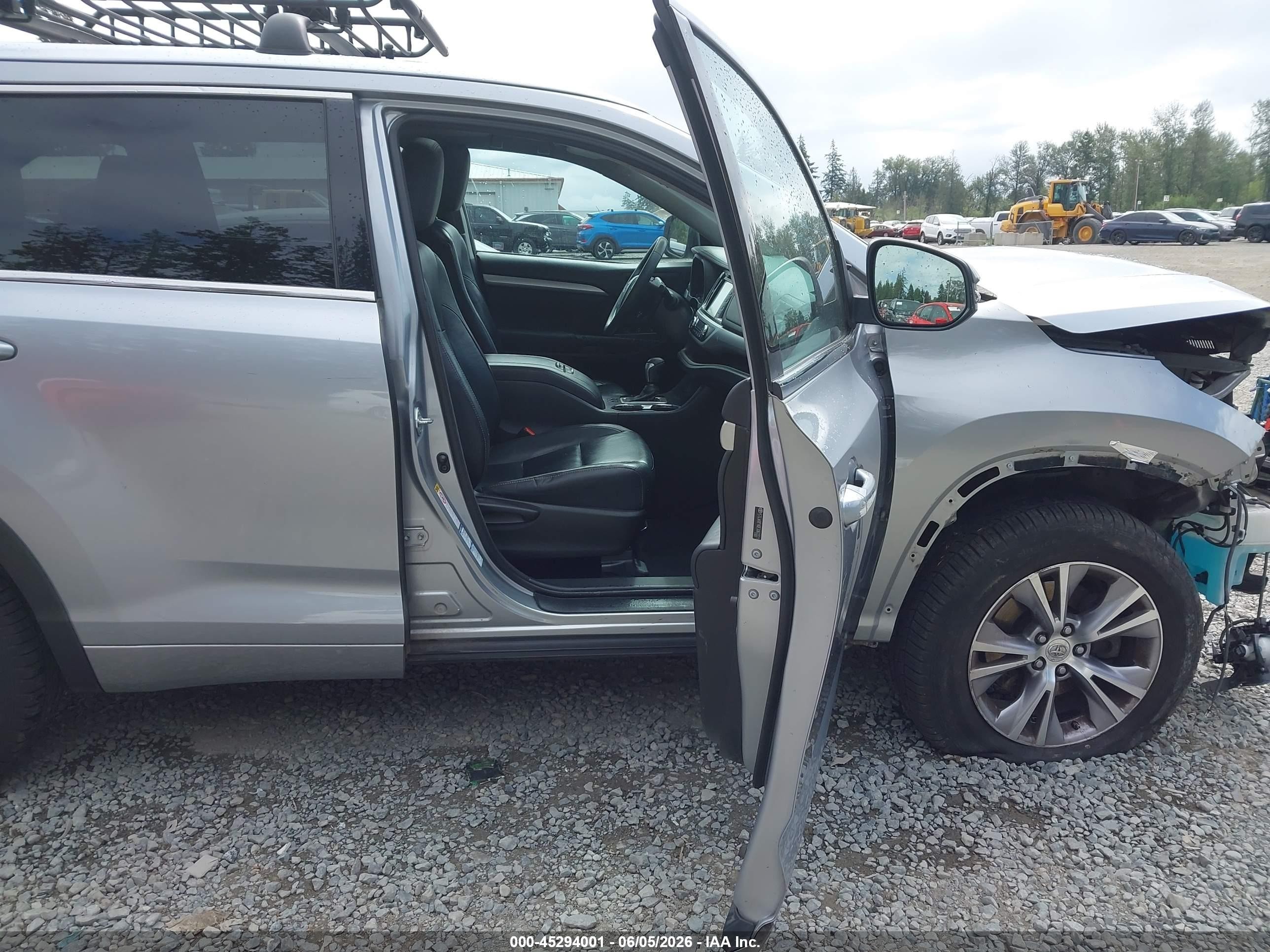 2014 Toyota Highlander Xle V6 Silver vin: 5TDJKRFH0ES063331
