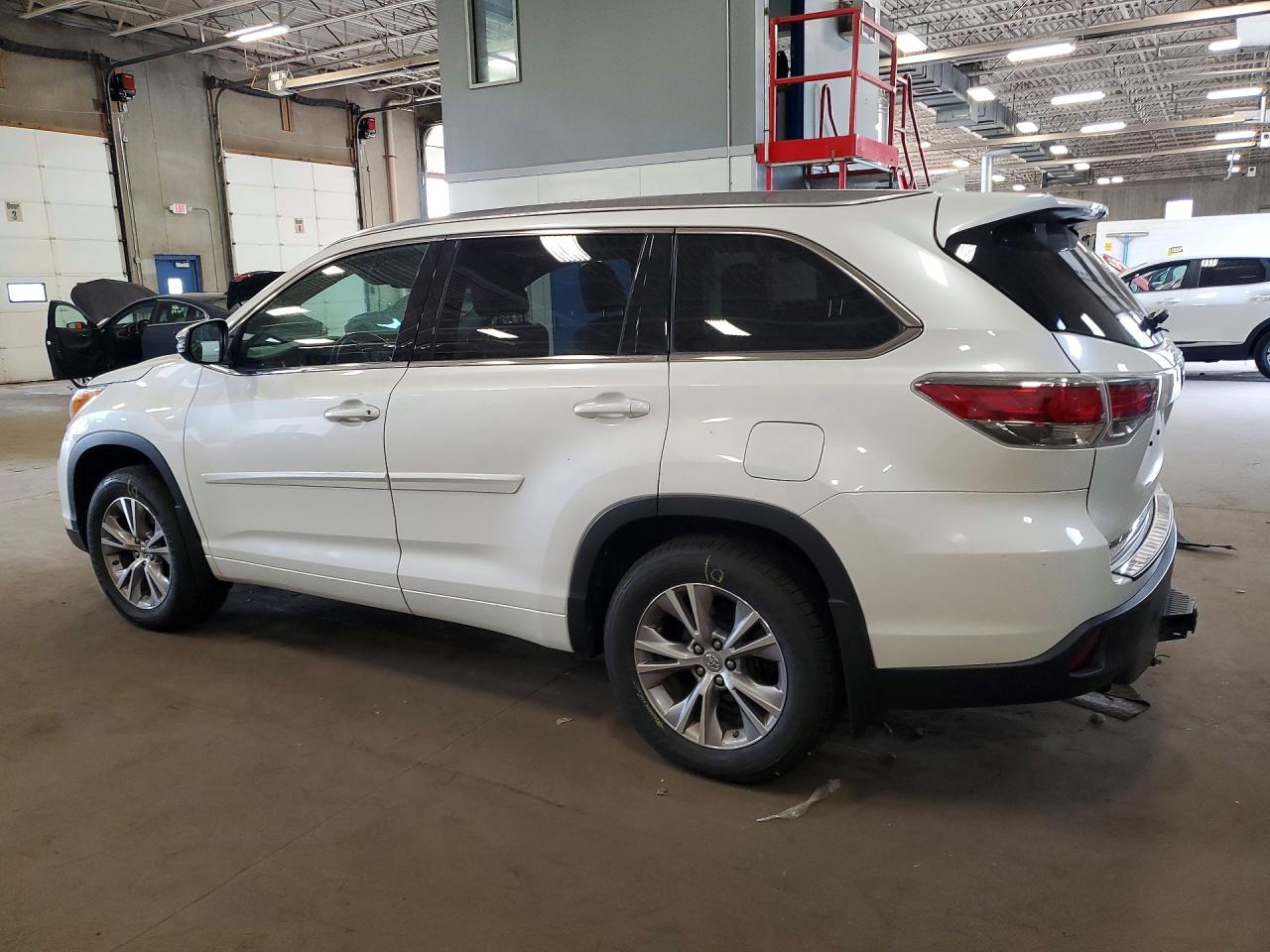 2014 Toyota Highlander Xle White vin: 5TDJKRFH0ES067816