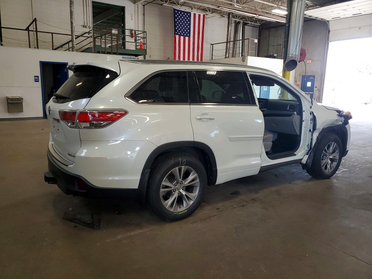 2014 Toyota Highlander Xle White vin: 5TDJKRFH0ES067816