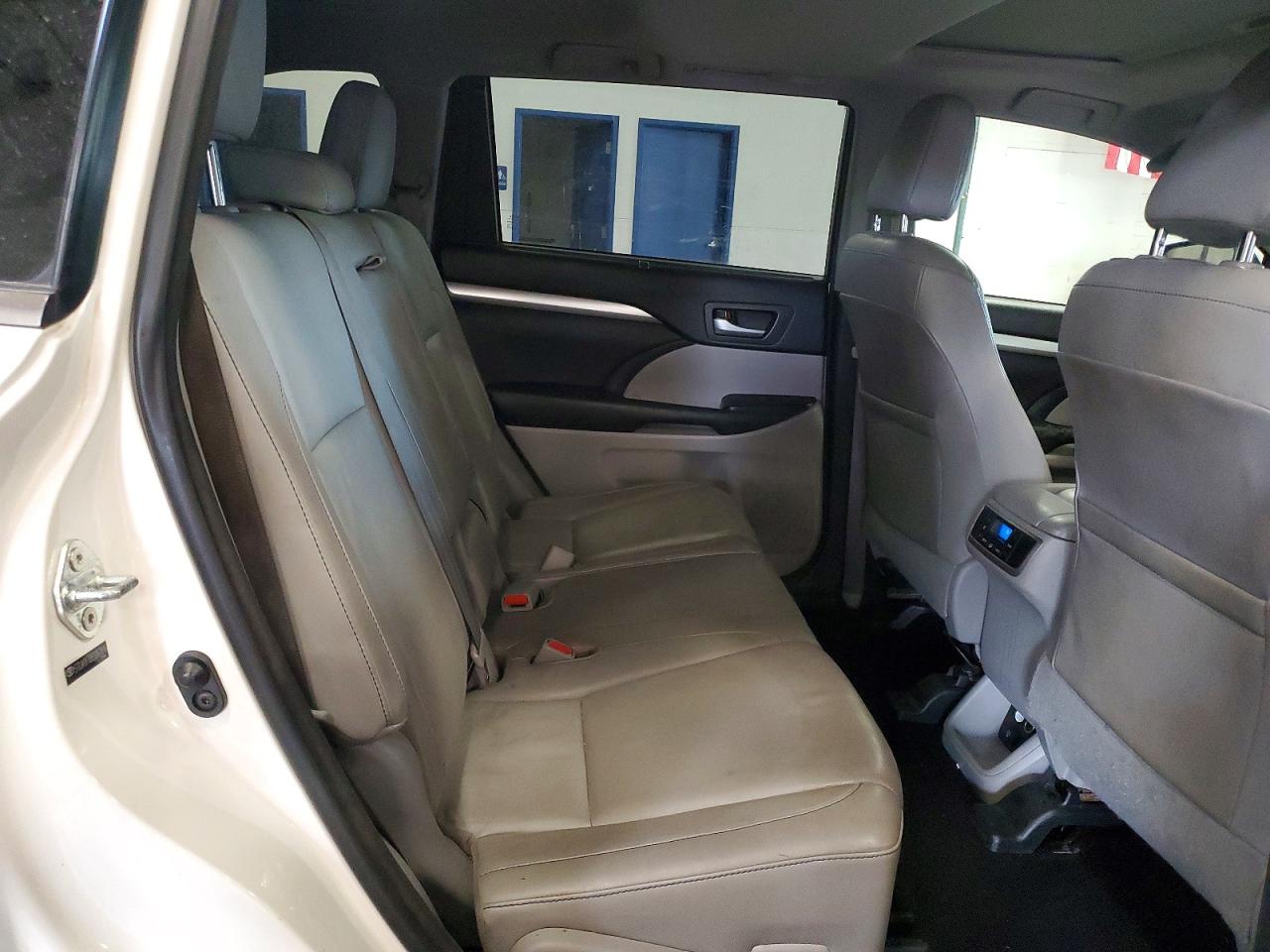 2014 Toyota Highlander Xle White vin: 5TDJKRFH0ES067816