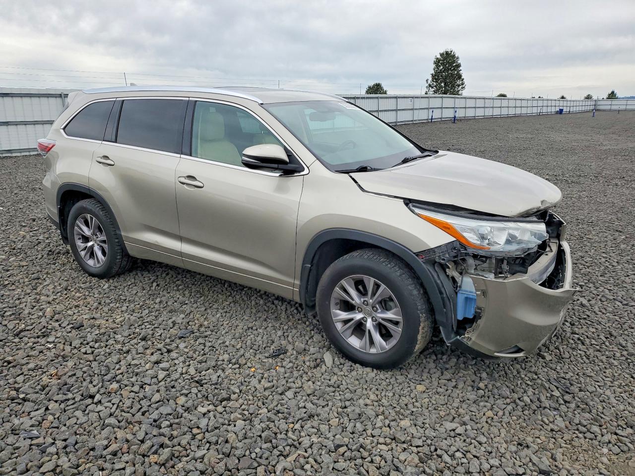 2015 Toyota Highlander Xle Gold vin: 5TDJKRFH0FS083130