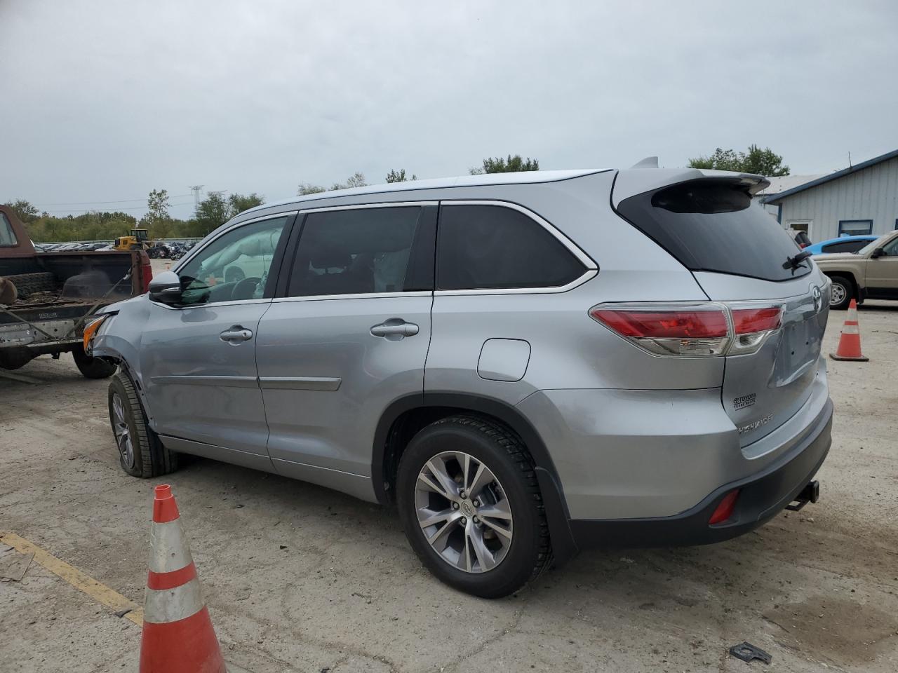 2015 Toyota Highlander Xle Silver vin: 5TDJKRFH0FS112982