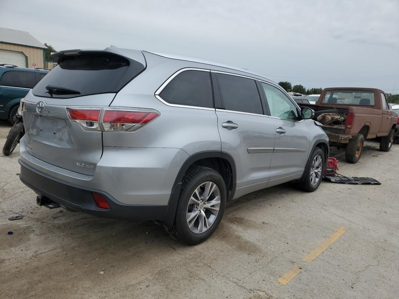 2015 Toyota Highlander Xle Silver vin: 5TDJKRFH0FS112982