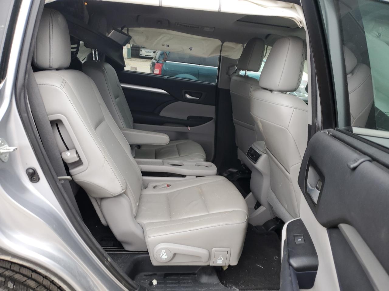 2015 Toyota Highlander Xle Silver vin: 5TDJKRFH0FS112982